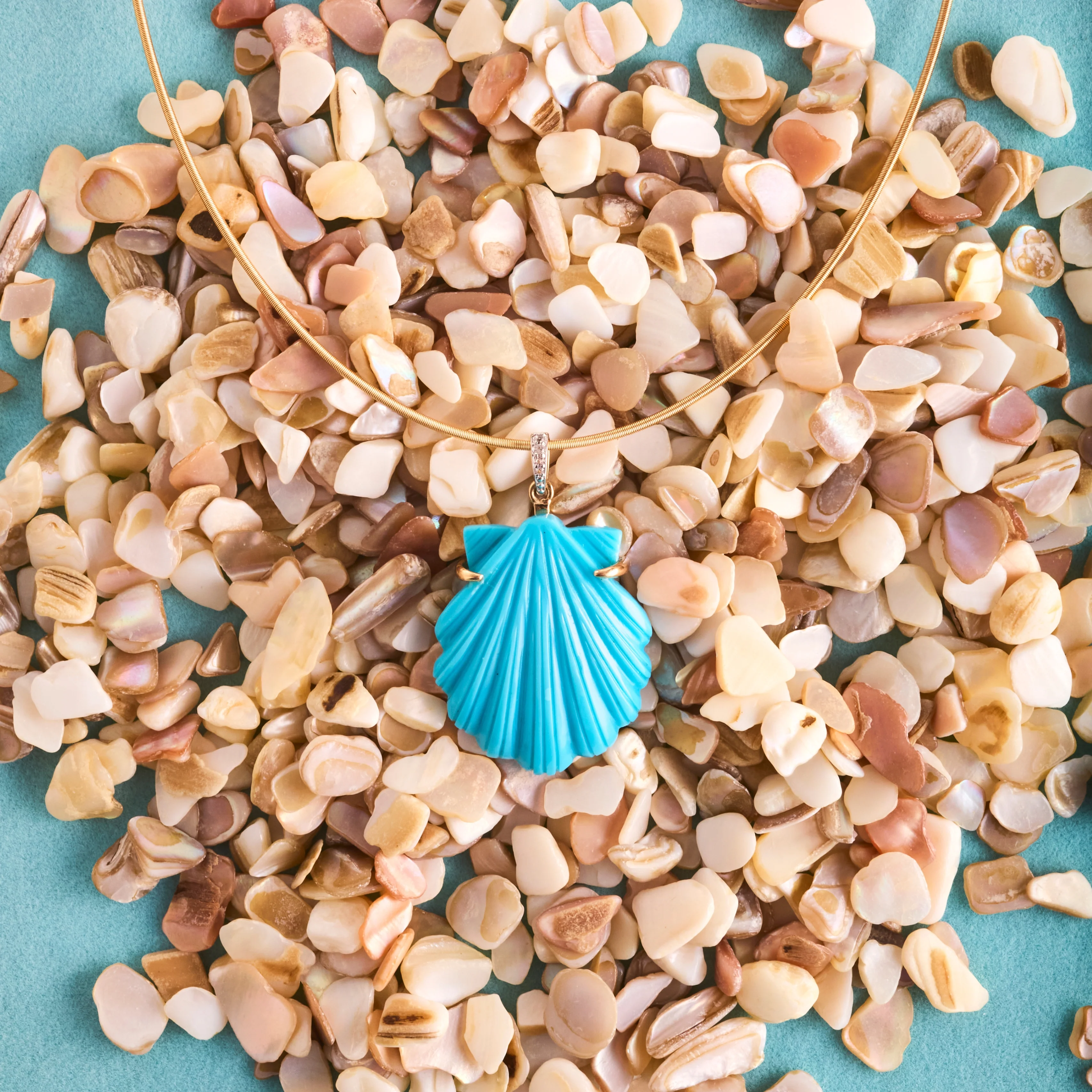 STRONG Carved Turquoise Scallop Shell Pendant in Solid Gold - Image 4